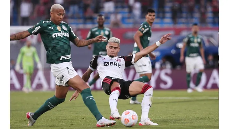 Foto: (Ettore Chiereguini/AGIF) - Deyverson marcou o gol do título do Palmeiras na Libertadores 2021 sobre o Flamengo