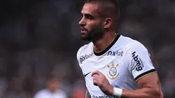 Foto: (Ettore Chiereguini/AGIF) - Renato Augusto sofreu um estiramento no ligamento colateral medial do joelho direito e virou desfalque no Corinthians