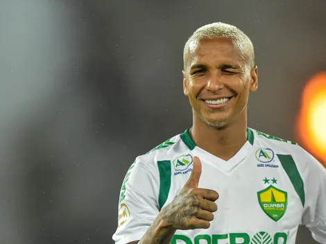 Deyverson causa na web ao elogiar meia do Santos