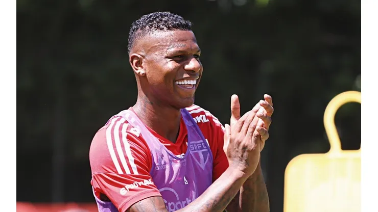 Foto: (Twitter Oficial São Paulo/Divulgação) - Arboleda deve ser uma das novidades do São Paulo para as quartas de final do Paulistão