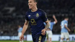 Matheus Uribe comemora gol da virada pelo Porto — Foto: Danilo Di Giovanni/Getty Images