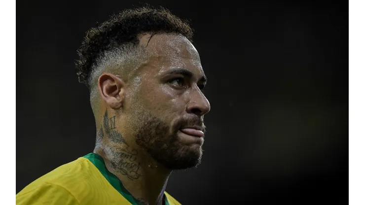 Foto: Thiago Ribeiro/AGIF - Neymar é o atleta que mais sofreu faltas nos últimos seis anos.