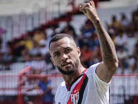 Gustavo Coutinho crava meta de gols pelo Atlético-GO na temporada