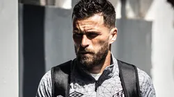 Foto: (Raul Baretta/Santos FC) - O Vasco está interessado em um companheiro de meio-campo de Lucas Lima no Santos