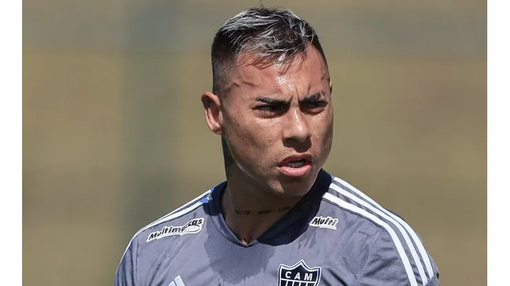 Foto: (Pedro Souza/Atlético) - Eduardo Vargas pode trocar o Atlético por um rival brasileiro