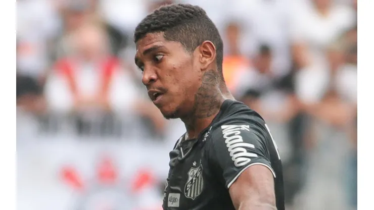 Foto: Marcello Zambrana/AGIF - Raniel voltou do Vasco com status de artilheiro, mas não vem sendo muito bem visto no Santos.