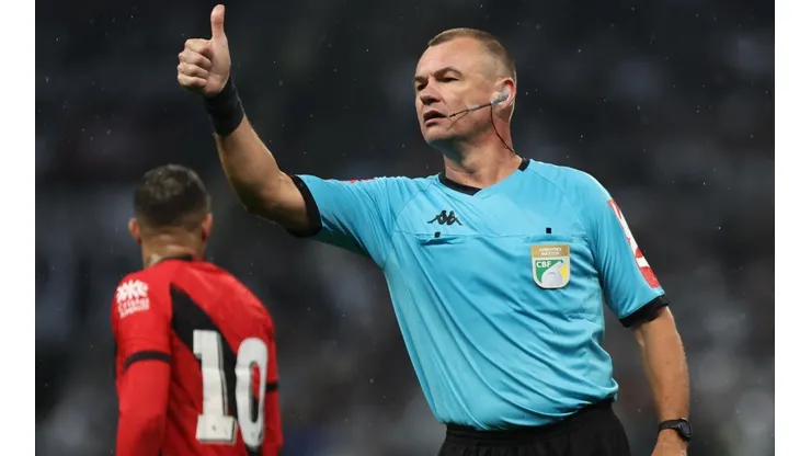 Foto: Marcello Zambrana/AGIF - Vuaden: árbitro foi escolhido para o GreNal 438
