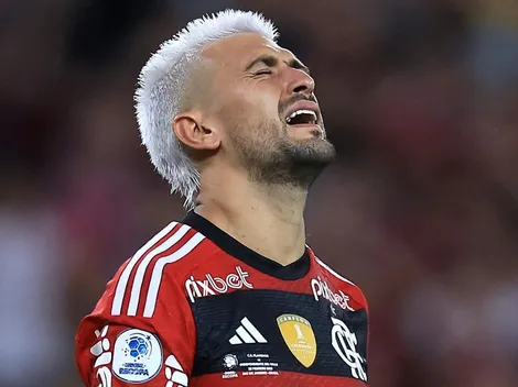 Queridinho no Vasco 'mexe' com a cabeça de Arrascaeta e vira piada