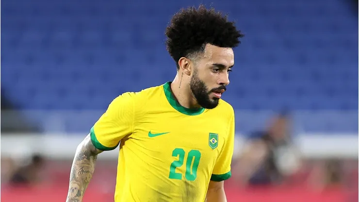 Flamengo tenta Claudinho há algumas semanas