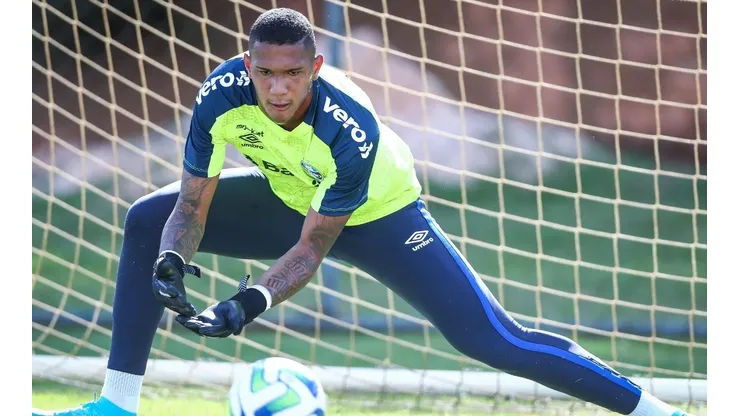 Foto: Lucas Uebel/Grêmio/Divulgação - Adriel: novo titular não quer a chegada de um goleiro