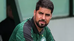 Foto: Robson Mafra/AGIF - António Oliveira tem decisão para tomar no Coritiba