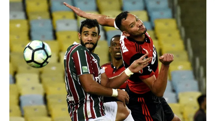 Foto: Mailson Santana/Fluminense FC - Henrique Dourado (à esquerda) está livre no mercado e quer voltar ao Brasil