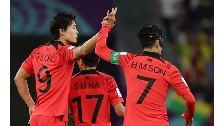 (Photo by Alex Grimm/Getty Images) - Torcida do São Paulo fez pedidos pelo titular da Coreia do Sul.