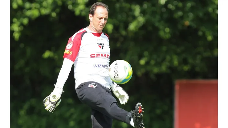 Moises Nascimento/AGIF - Rogério Ceni é comparado a goleiro da Copa do Mundo
