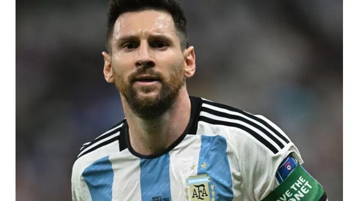 Stuart Franklin/Getty Images/ "Você tem que..."; Zagueiro da Polônia que já levou 5 x 0 de Messi revela como parar camisa 10 da Argentina.