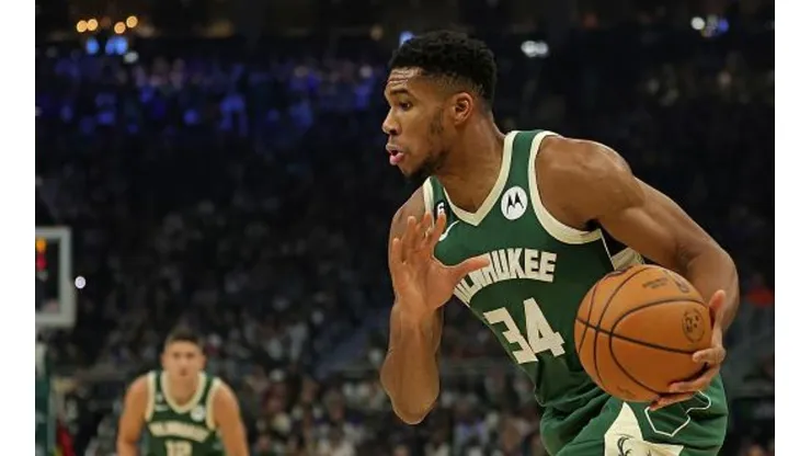 Giannis é um dos principais cestinhas da temporada