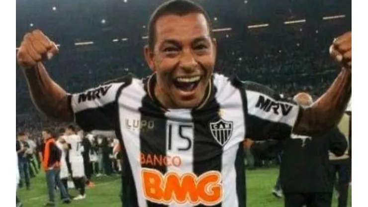 Foto: Arquivo Pessoal Gilberto Silva/Instagram oficial - Gilberto Silva teve duas passagens pelo Galo