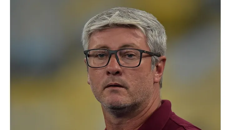 Odair Hellmann realiza reformulação no elenco do Santos para 2023