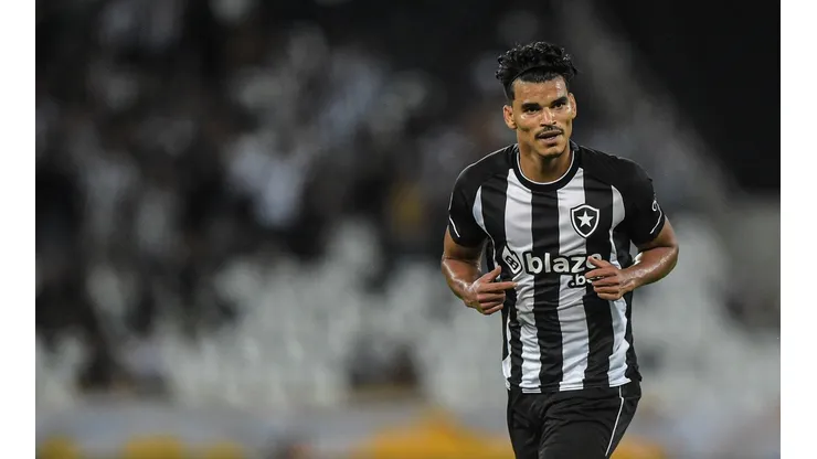 Danilo Barbosa em ação pelo Botagfogo - Foto: Thiago Ribeiro/AGIF