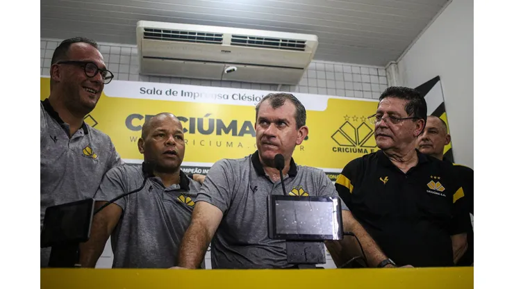 Claudio Tencati, técnico do Criciúma, sobre pênalti do Flamengo
