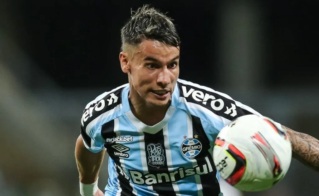 Foto: Pedro H. Tesch/AGIF – Ferreira foi vendido em 2024