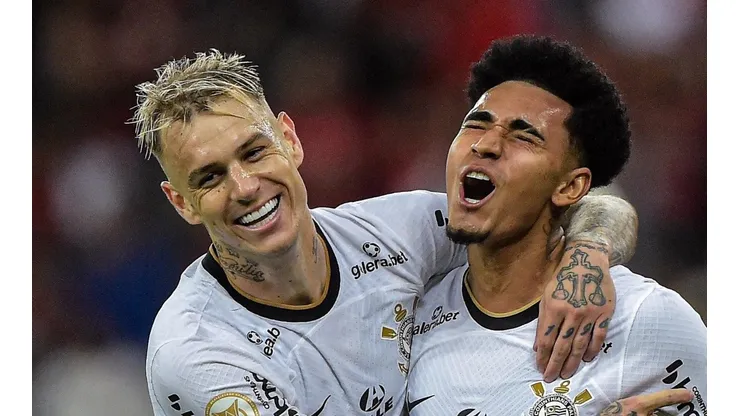 Foto: Thiago Ribeiro/AGIF - Roger Guedes e Du Queiroz