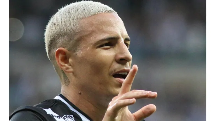 Foto: Fernando Moreno/AGIF - Galo tem pendências com Sevilla e River