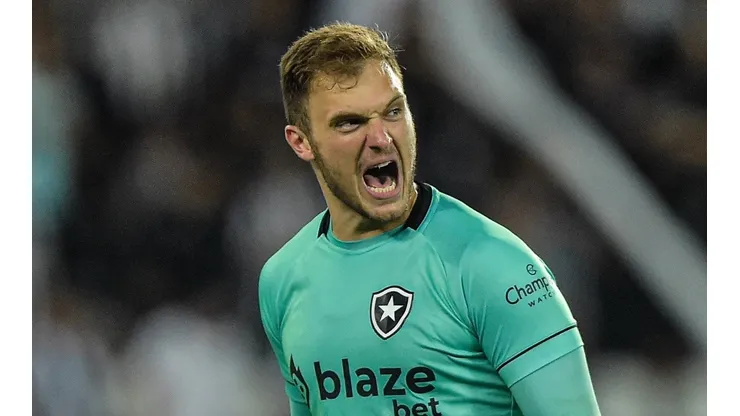 Lucas Perri, ex-Botafogo, está valorizado na Europa - Foto: Thiago Ribeiro/AGIF.