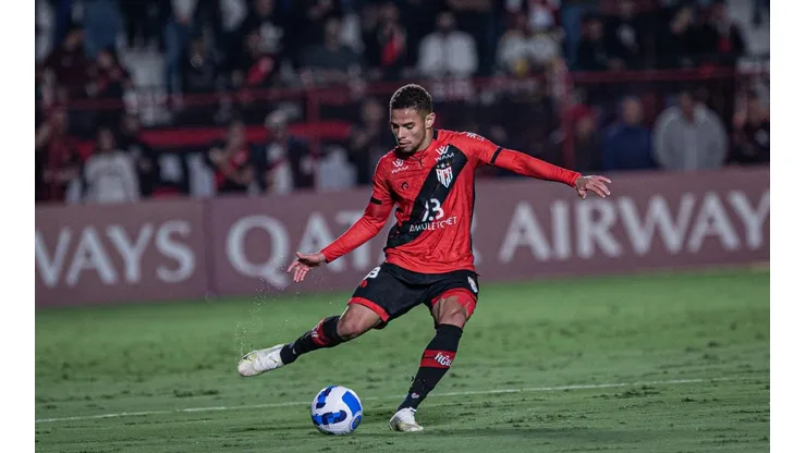 Foto: Isabela Azine/AGIF - Atlético-GO quer a permanência de Edson Fernando