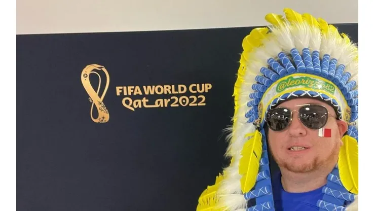 Leo Rizzo e o acessório indígena que lhe é característico nos jogos da Copa (Foto: Reprodução instagram oficial Leo Rizzo @leorizzo82)