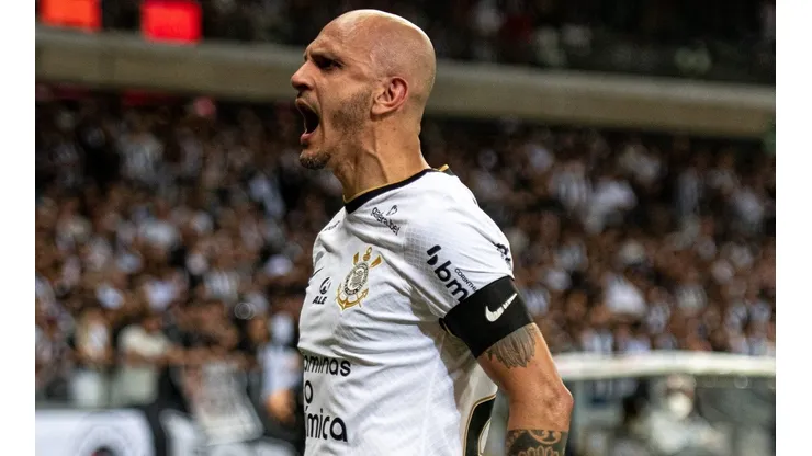 Fábio Santos com a camisa do Corinthians - Foto: Alessandra Torres/AGIF