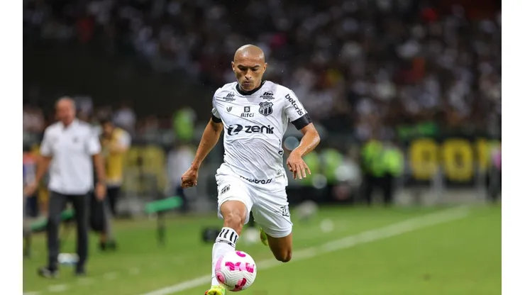 Foto: Gilson Junio/AGIF - Nino Paraíba tem negociações com o América-MG