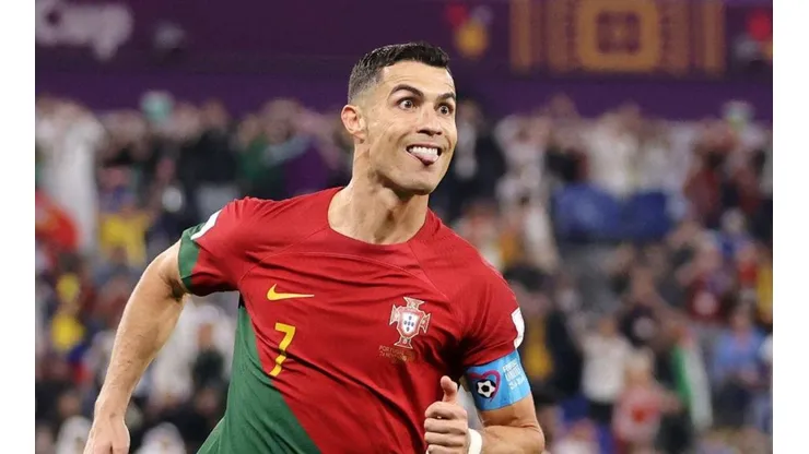 Clive Brunskill/Getty Images/ "Roubo na cara dura"; cadê VAR?"; Internautas vão à loucura com pênalti em Cristiano Ronaldo.