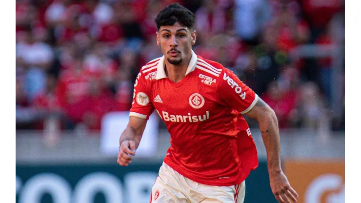 Foto: Maxi Franzoi/AGIF - Johnny: volante pode deixar o Inter rumo à Europa