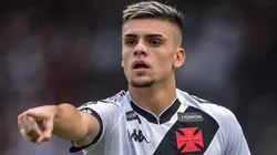 Pec foi "lembrado" pela torcida do Vasco em jogo da Seleção (Foto: Thiago Ribeiro/AGIF)