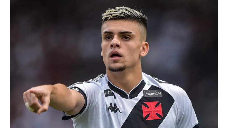 Pec foi "lembrado" pela torcida do Vasco em jogo da Seleção (Foto: Thiago Ribeiro/AGIF)