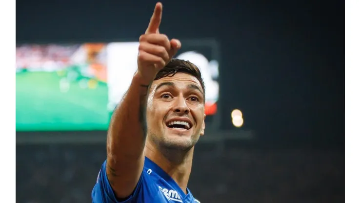 Foto: Vinnicius Silva/Cruzeiro - Arrascaeta é ofuscado por Paulo Bento