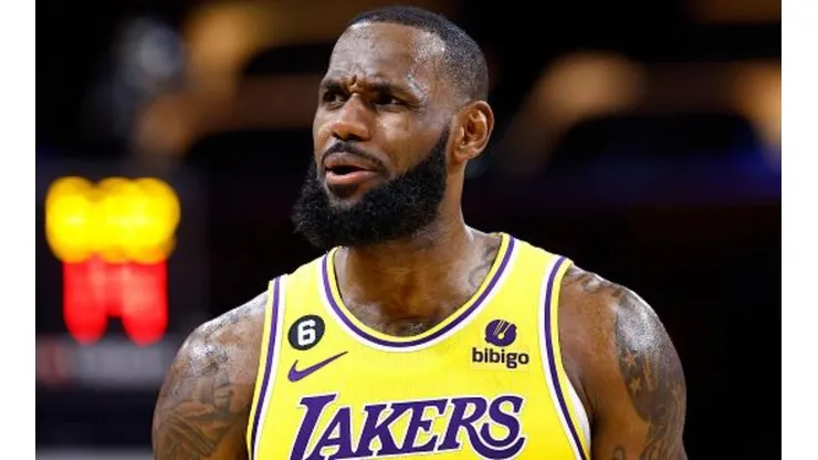 LeBron deve retornar contra o Spurs