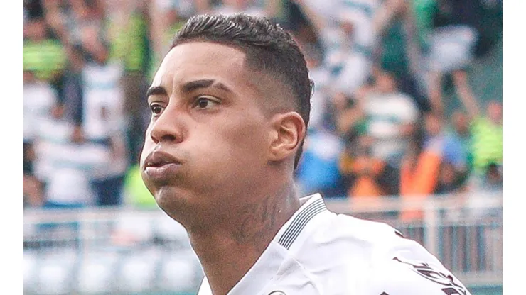 Foto: Gabriel Machado/AGIF - Vasco não para em Manga e quer outro titular do Coxa
