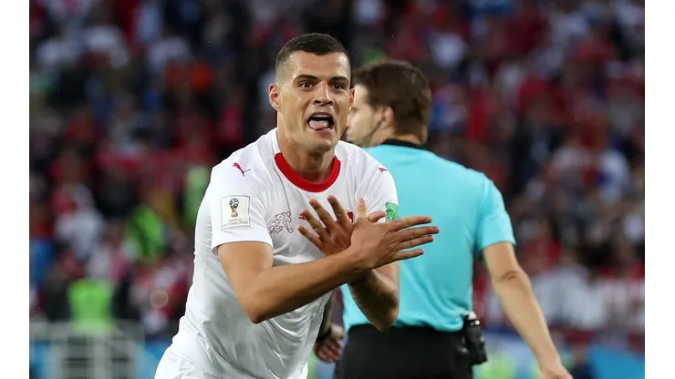 Foto: Clive Rose/Getty Images - Xhaka é titular do Arsenal, líder da Premier League.