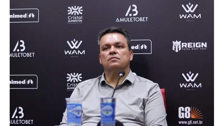Adson 'endoida' com situação inédita e 4 saídas viram assunto no Dragão