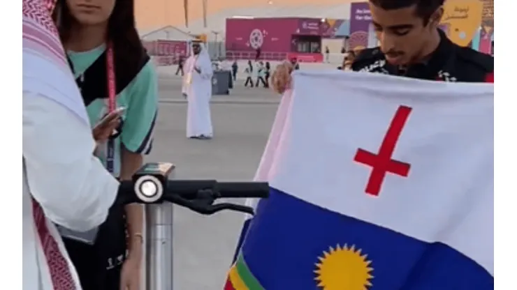 Foto: Reprodução Vídeo/ "Fui atacado..."; Jornalista revela repreensão da polícia do Qatar após bandeira de Pernambuco ser confundida com da LGBTQIAP+.