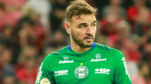 Foto: Gabriel Machado/AGIF - Gabriel foi parabenizado pelo Coritiba