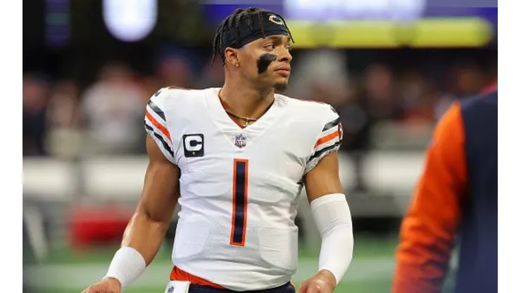 Justin Fields se lesionou contra o Falcons