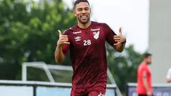 Foto: José Tramontin/Athletico/Divulgação - Renan Lodi: lateral vem treinando no Athletico