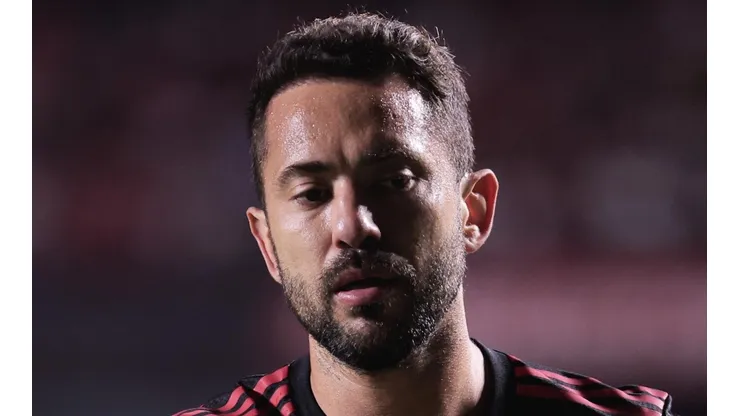 Foto: Ettore Chiereguini/AGIF - Everton Ribeiro pode ganhar um concorrente.