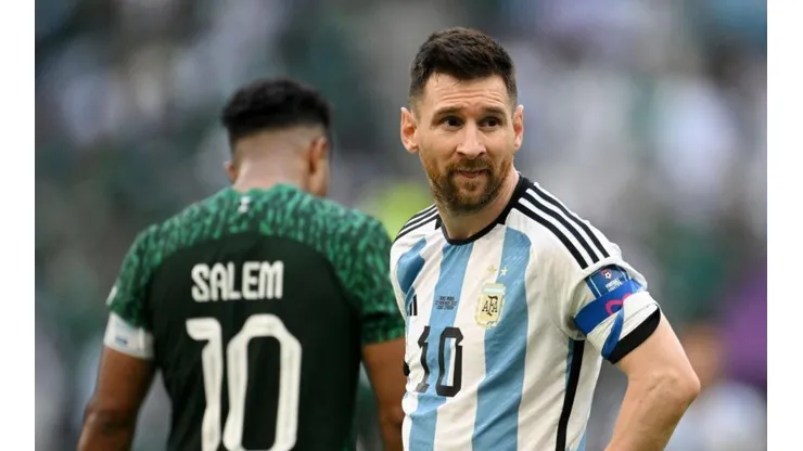 Matthias Hangst/Getty Images/ "Essa é a temida Argentina?"; Seleção de Scaloni decepciona na estreia da Copa do Mundo e web não perdoa nos memes.
