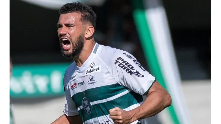 Foto: Robson Mafra/AGIF - Luciano Castán terminou a temporada como titular do Coritiba
