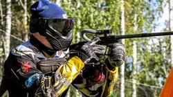 Juha Helppi é uma fera do poker que é bom de mira no paintball. Ou seria ao contrário? (Foto: Divulgação/Paintball.fi)