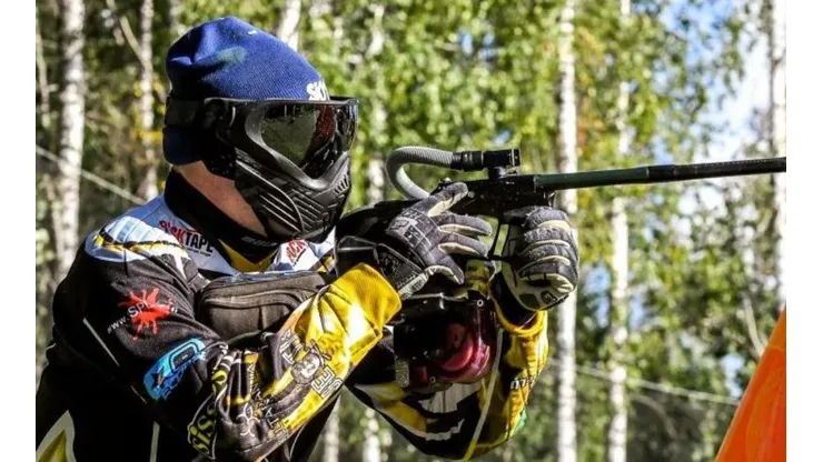 Juha Helppi é uma fera do poker que é bom de mira no paintball. Ou seria ao contrário? (Foto: Divulgação/Paintball.fi)
